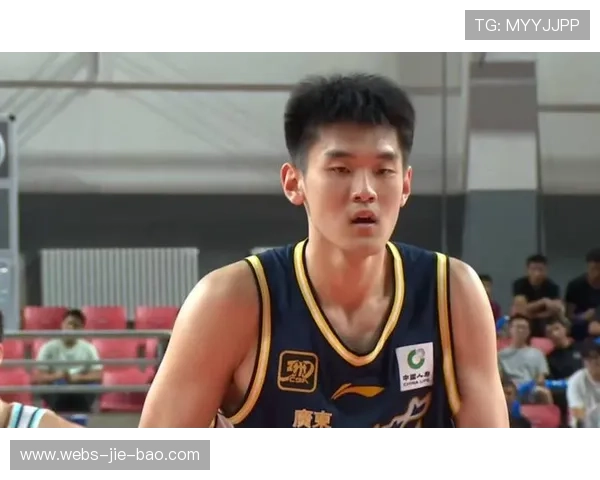 胡明轩训练场加练三分，杜锋亲自指导